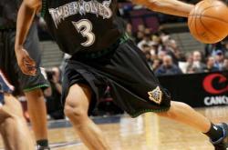 壹号-Faker连续十二场比赛得分超过大比分获胜，篮网不断突破！