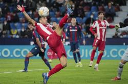 壹号-比赛局势复杂引发热议！，莱万多夫斯基在西班牙队比赛中险胜全场沸腾不已的简单介绍